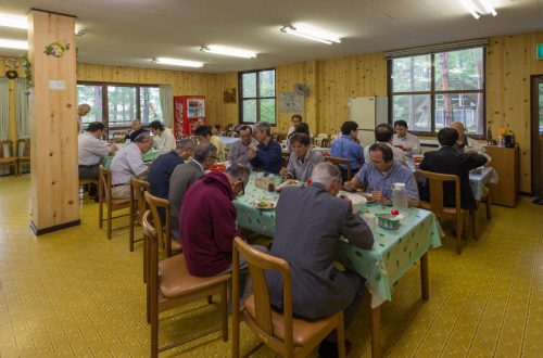 Eating together at the all-Japan preachers retreat in Nagano prefecture